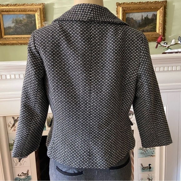 FOREVER 21 weave jacket perfect for office or any time you want to look sharp. - Picture 2 of 5